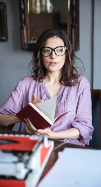 portrait-thoughtful-mature-woman-eyeglasses-holding-notebook